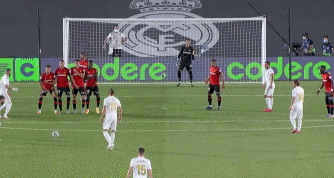 莱万：职业生涯已接近尾声，我想在体育和情感方面享受当下