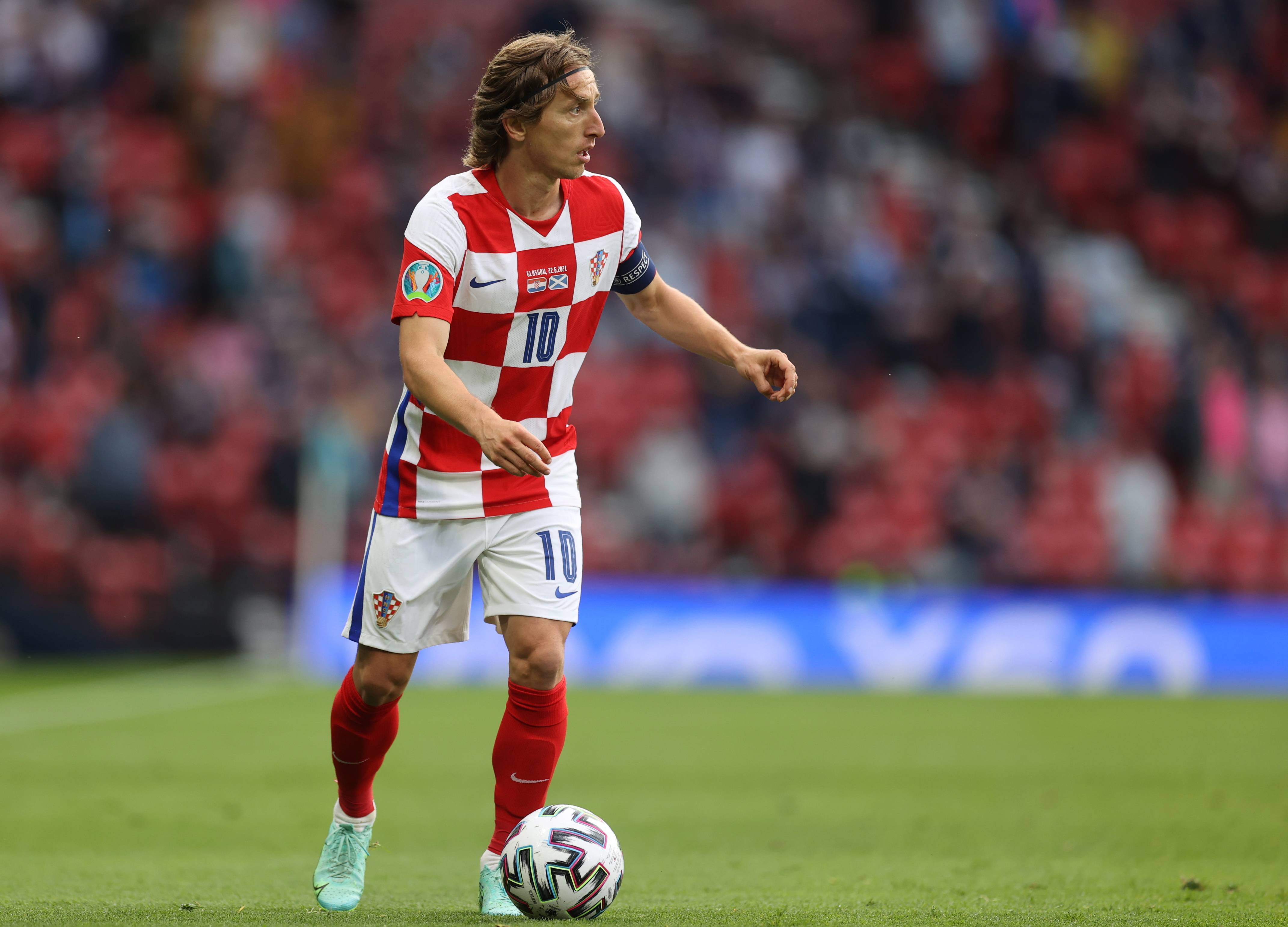 利雅得胜利客战新未来城体育：C罗PK拉卡泽特；菲利克斯首发