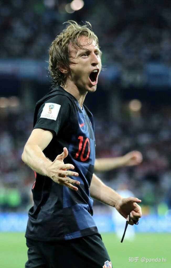 肚子略大，球迷质疑姆伯莫身体状态，随后阿莫林给予后者支持