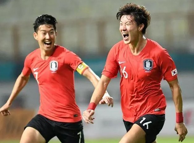 曼联引援总监评谢什科：速度快、弹跳强，风格有点像哈兰德