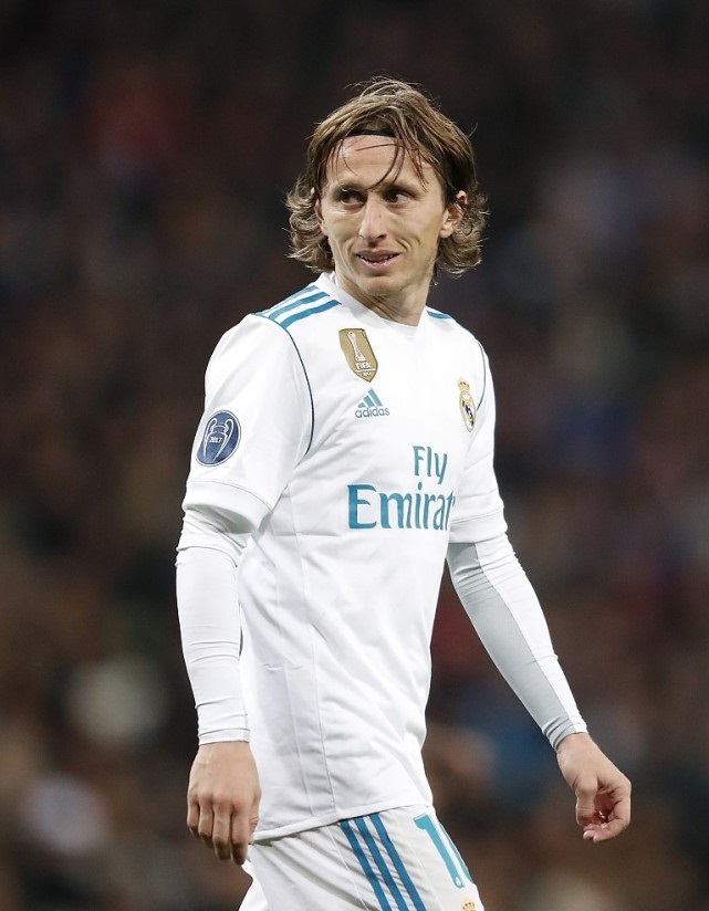 英媒：桑德兰向贡多齐报价2500万欧元，并密切关注小贝林